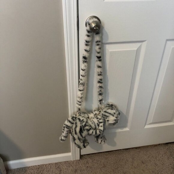 RARE BJ Toys Snow Leopard Purse Shoulder & Hand Straps Zippered Pocket 4" Deep - Picture 9 of 11